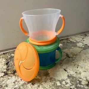 Munchkins snack holders